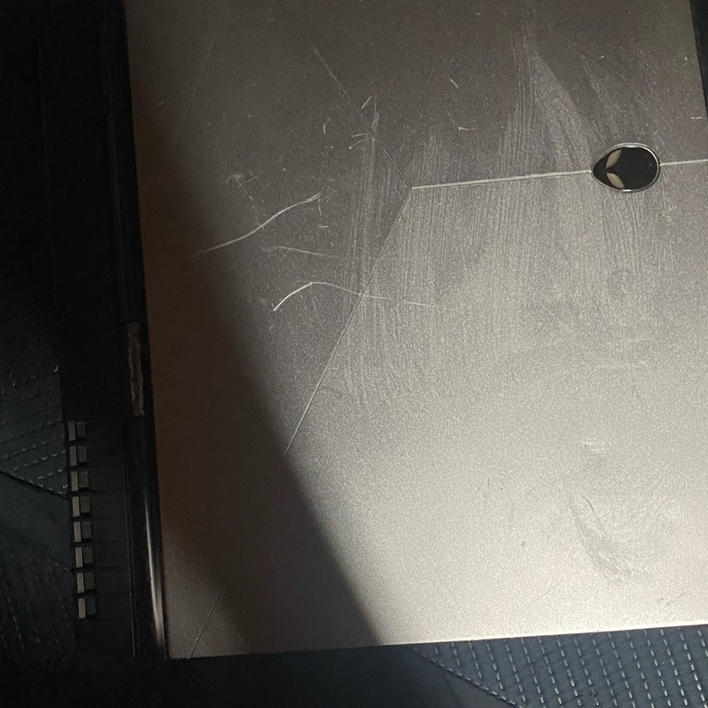 Alienware gaming laptop i7-7700HQ Quad core/ Used minor scratches on back